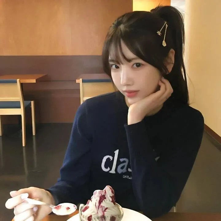 罗龙镇女人海报